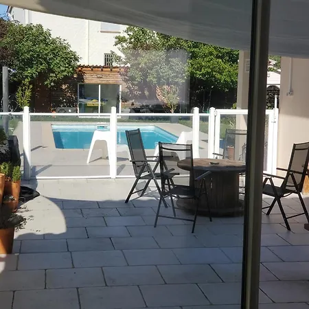 Azur Piscine Et Parking Castelginest